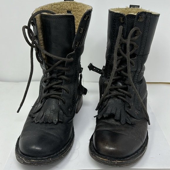 UGG Lyric Lace Up Leather Boots black size 7 These boots have a hard sole - Picture 1 of 15